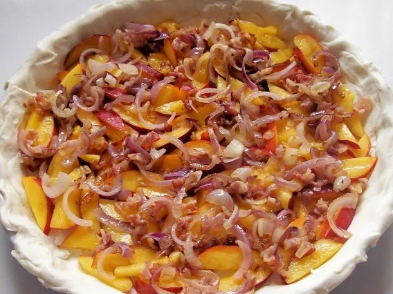 Rezept: Blätterteigtarte mit Nektarinen und Ziegenkäse Bild Nr. 6 Blätterteigtarte mit Nektarinen und Ziegenkäse - Rezept - Bild Nr. 6