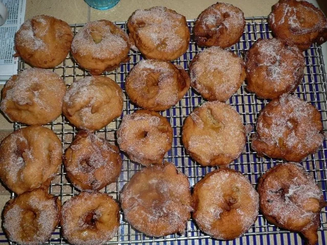 Apfel im Bierteig --reicht für 25 Stück - Rezept