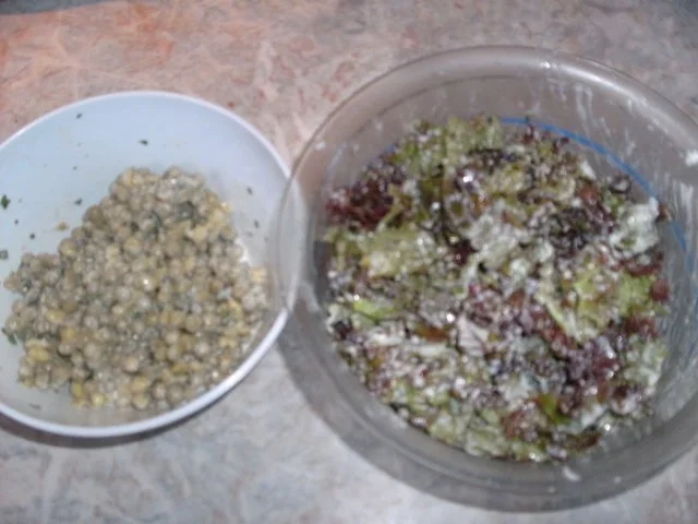 Lollo Rosso-Salat und Erbsensalat - Rezept