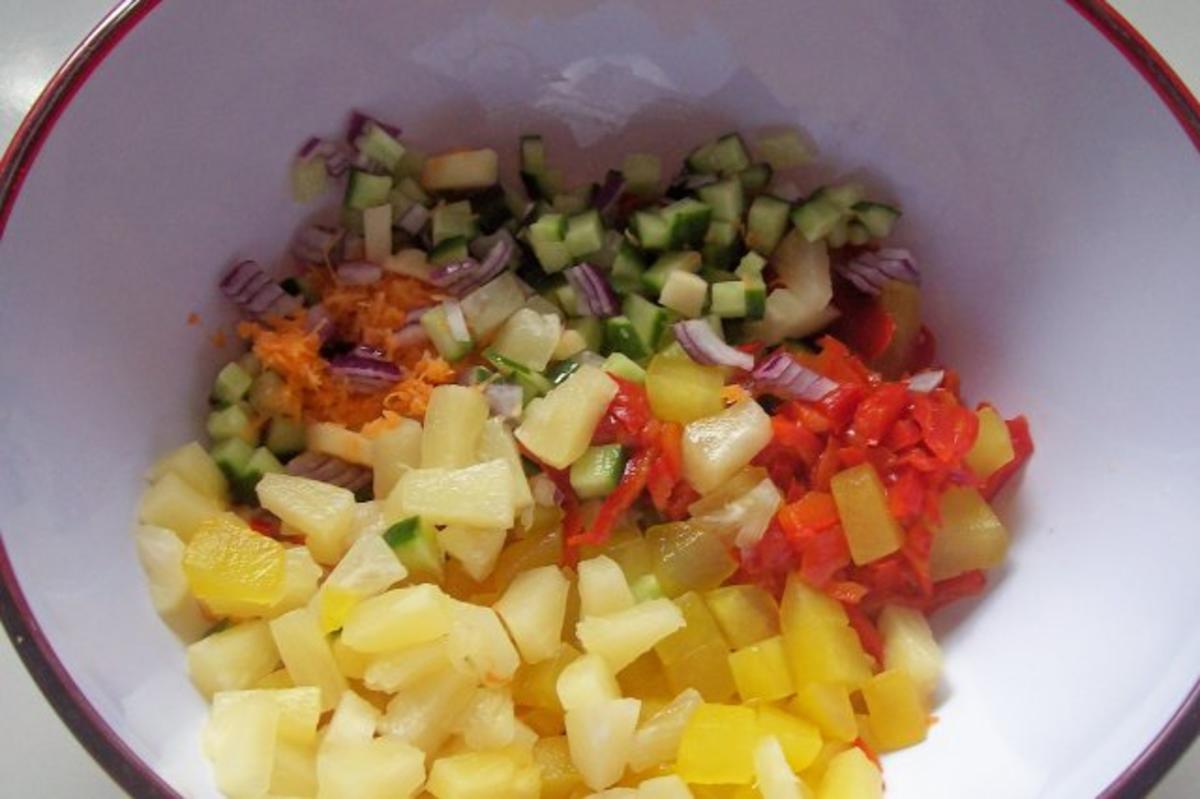 Hauptspeise: Sommerlicher Hähnchensalat mit Ananas - Rezept - Bild Nr. 4