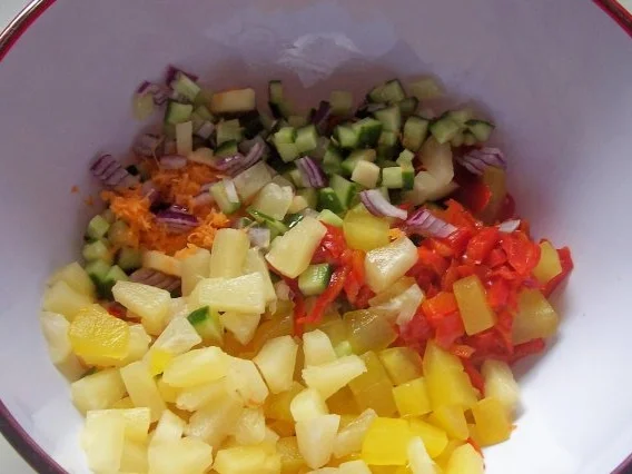 Hauptspeise: Sommerlicher Hähnchensalat mit Ananas - Rezept - Bild Nr. 4