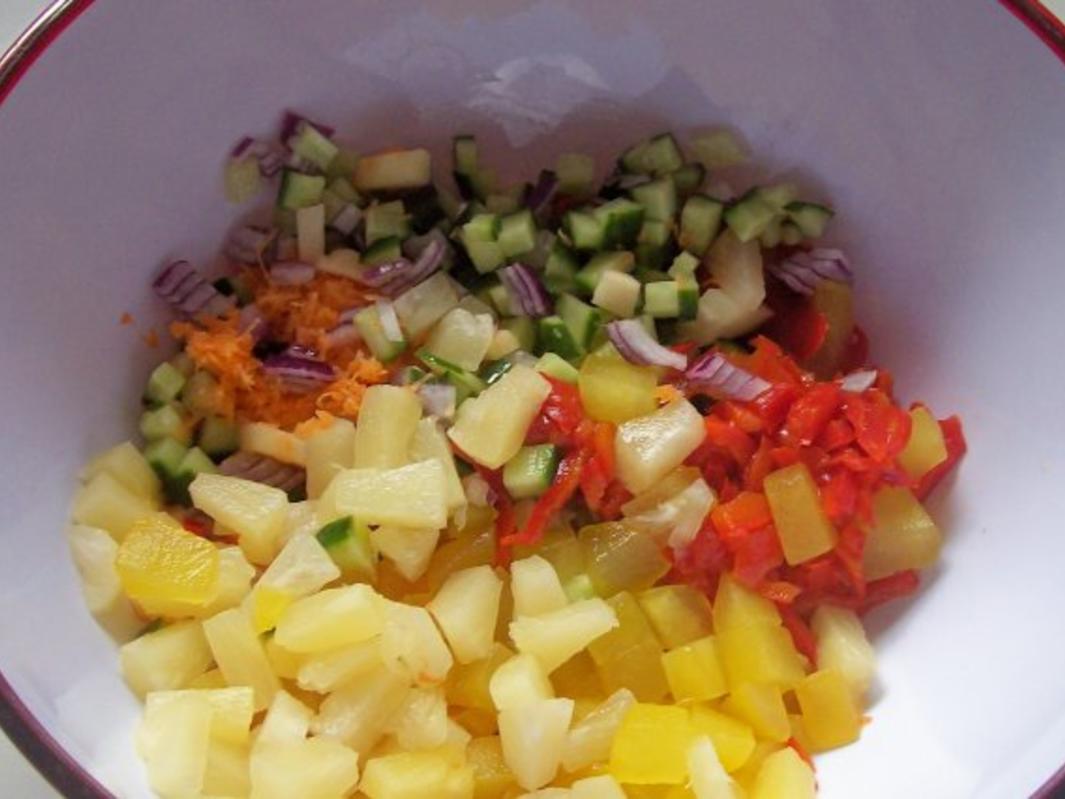 Hauptspeise: Sommerlicher Hähnchensalat mit Ananas - Rezept - kochbar.de