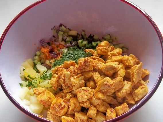 Hauptspeise: Sommerlicher Hähnchensalat mit Ananas - Rezept - Bild Nr. 7