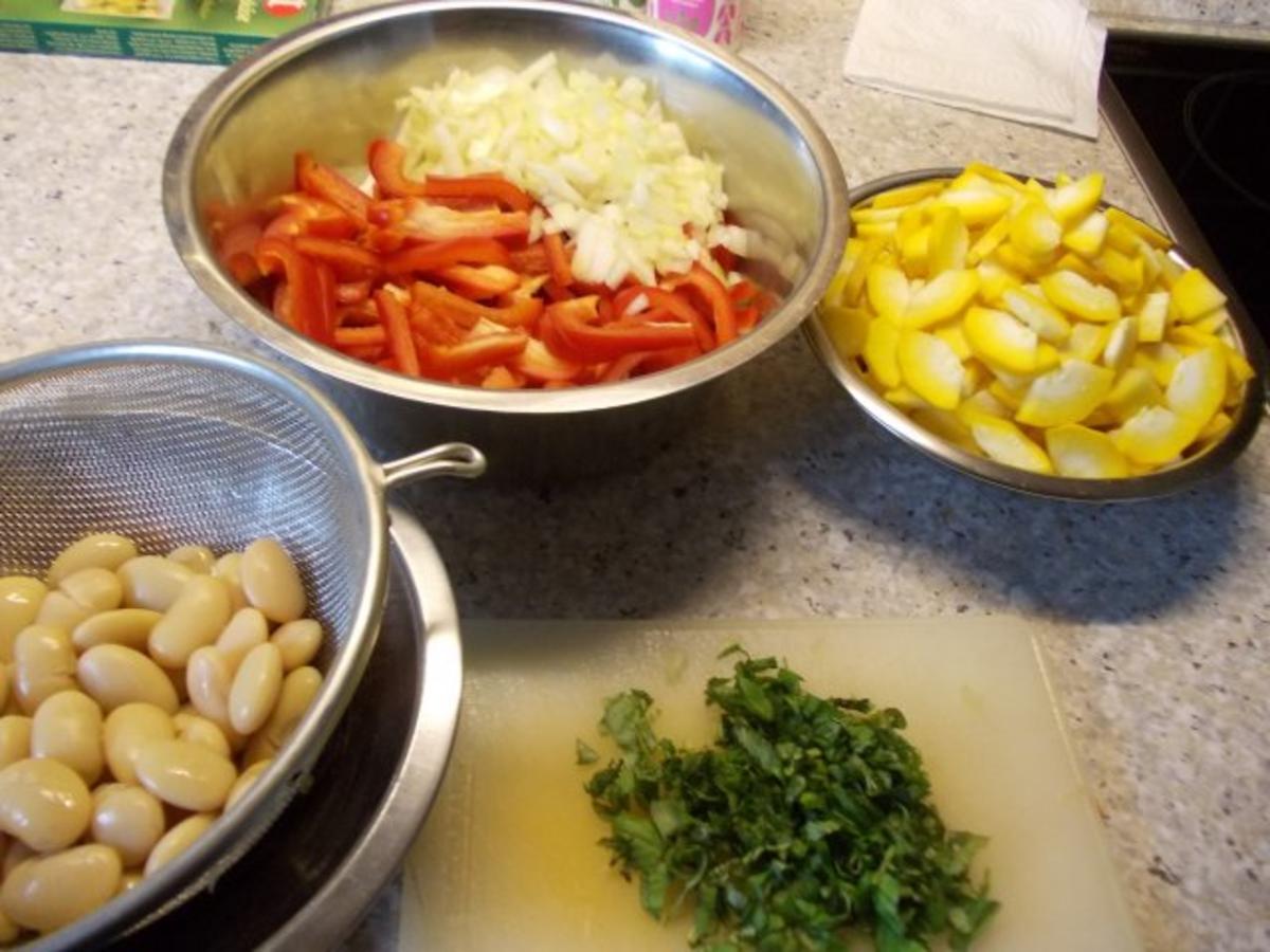 Paprika-Zucchini-Bohnen-Salat mit Grillkäse - Rezept - Bild Nr. 3