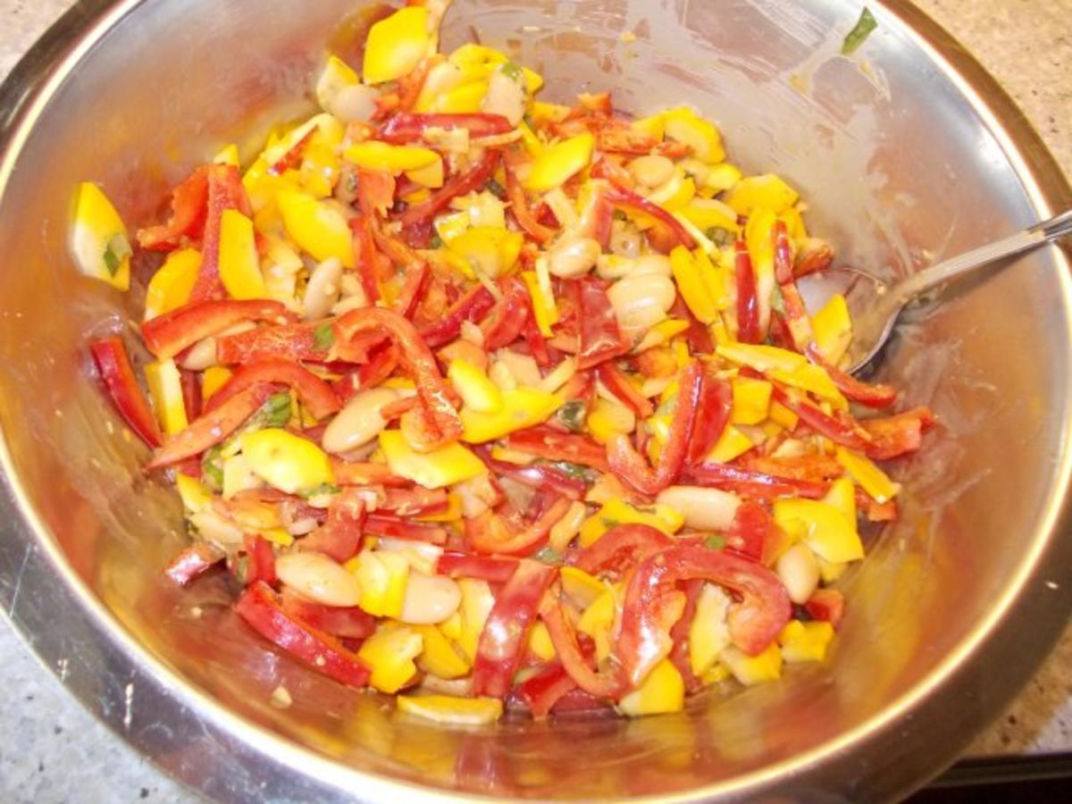 Paprika-Zucchini-Bohnen-Salat mit Grillkäse - Rezept - Bild Nr. 5
