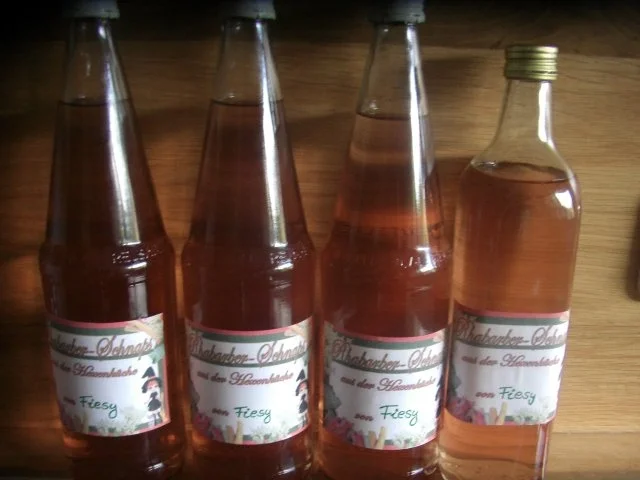 Party Hit: Rharbarber-Schnaps zum Geburtstag meiner Freundin :-) - Rezept