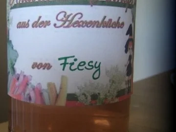 Party Hit: Rharbarber-Schnaps zum Geburtstag meiner Freundin :-) - Rezept - Bild Nr. 2