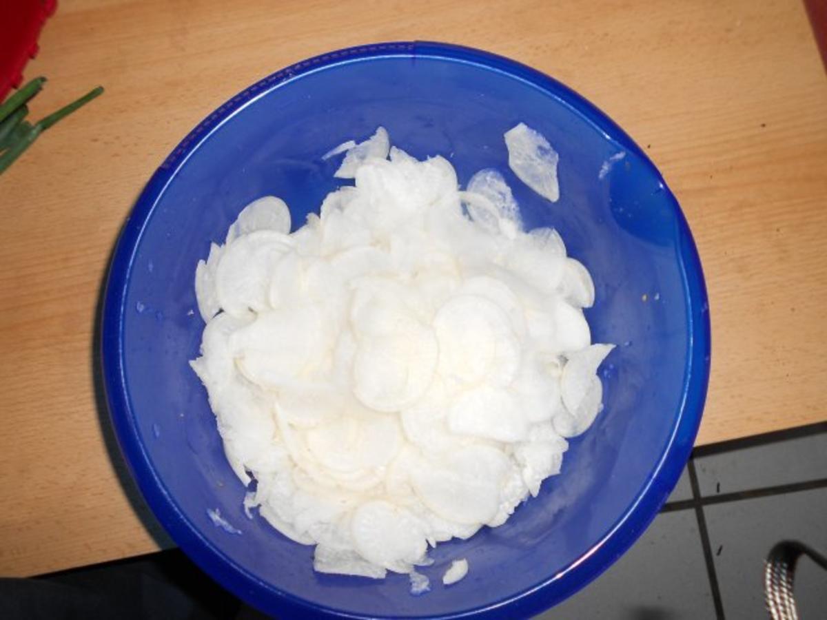 Schwäbischer weißer Rettichsalat mit Frühlingszwiebel - Rezept - Bild Nr. 3