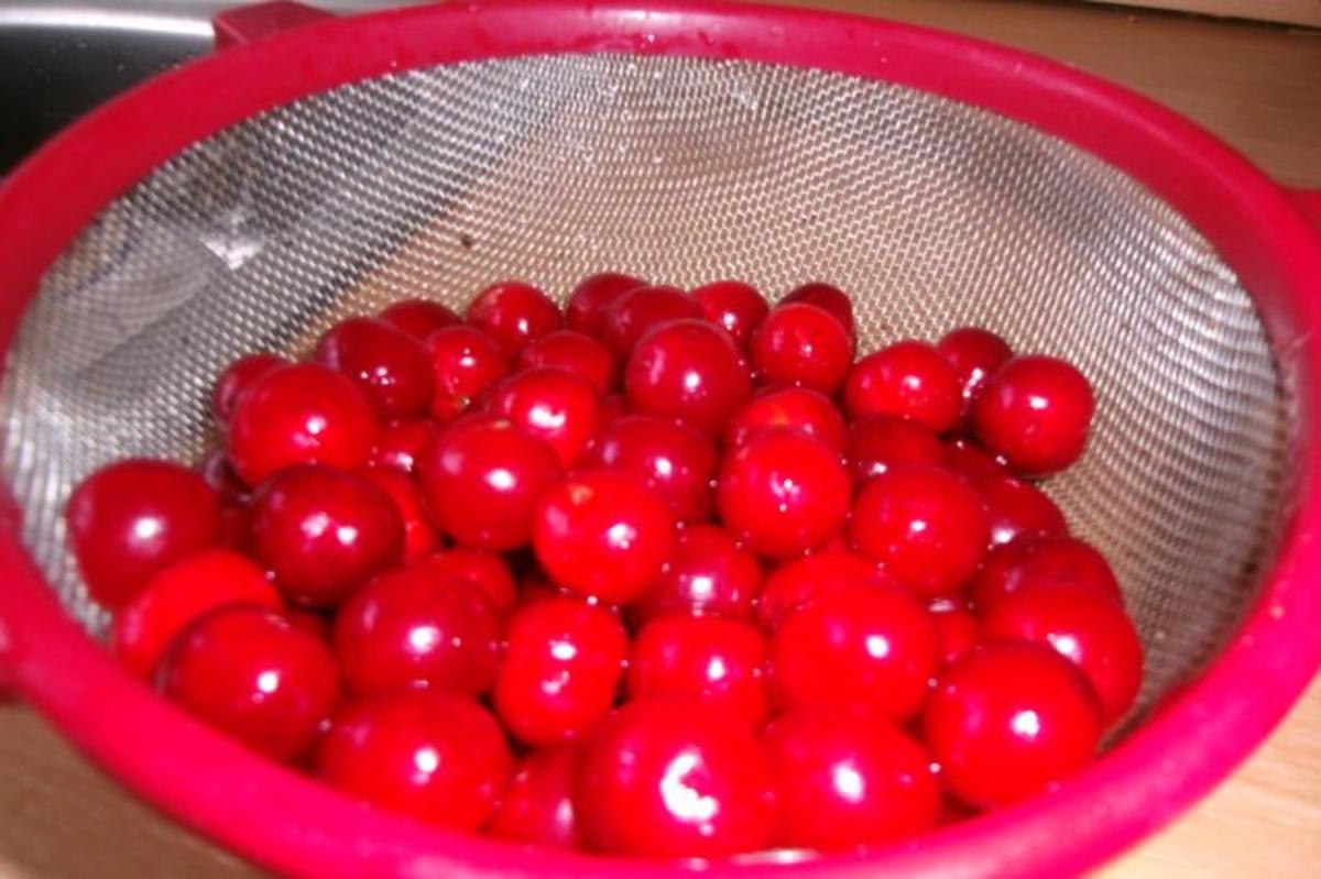 Rote Grütze aus frischem Obst mit Vanillesosse - Rezept - Bild Nr. 4