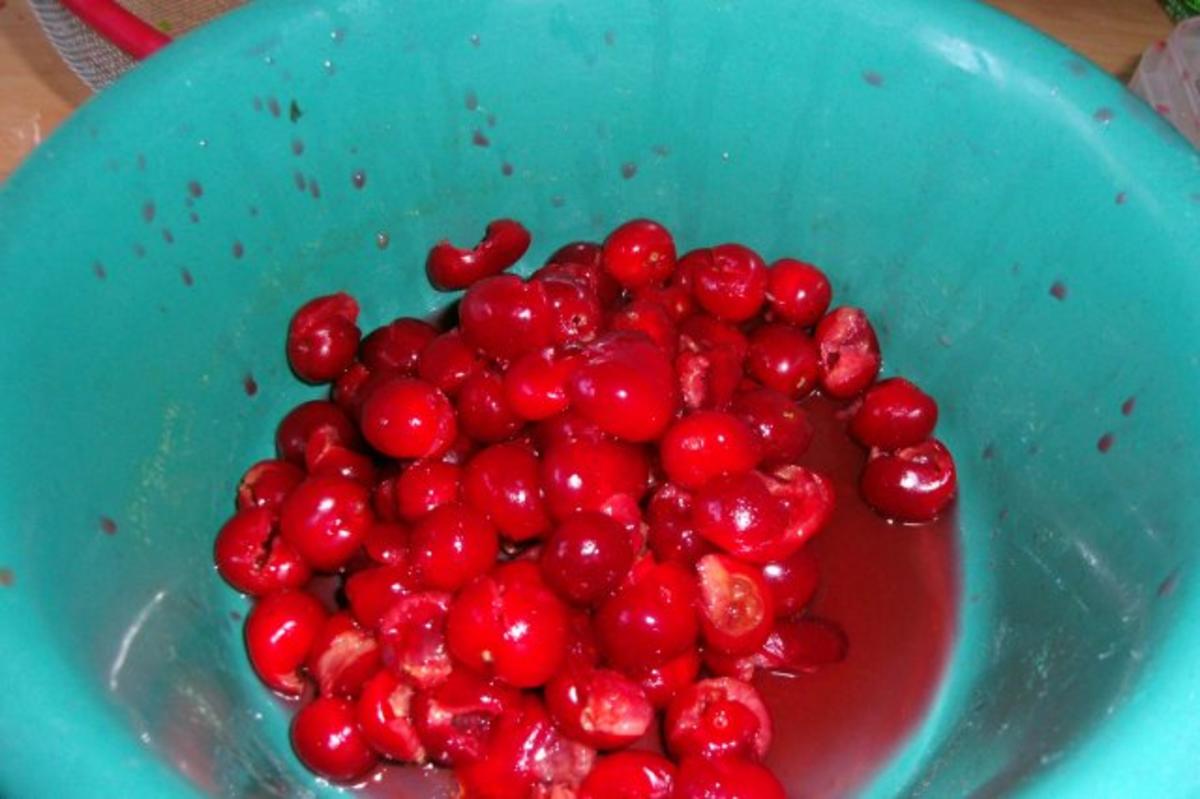 Rote Grütze aus frischem Obst mit Vanillesosse - Rezept - Bild Nr. 5