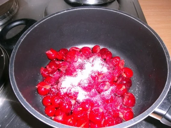 Rote Grütze aus frischem Obst mit Vanillesosse - Rezept - Bild Nr. 7