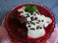 Rote Grütze aus frischem Obst mit Vanillesosse - Rezept