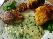 Parmesanblumenkohl in Wurzelpetersiliensosse und Parmesantalern - Rezept