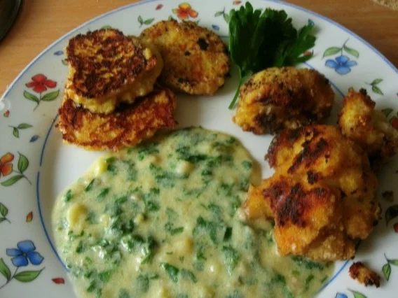 Rezept: Parmesanblumenkohl in Wurzelpetersiliensosse und Parmesantalern Bild Nr. 7 Parmesanblumenkohl in Wurzelpetersiliensosse und Parmesantalern - Rezept - Bild Nr. 7