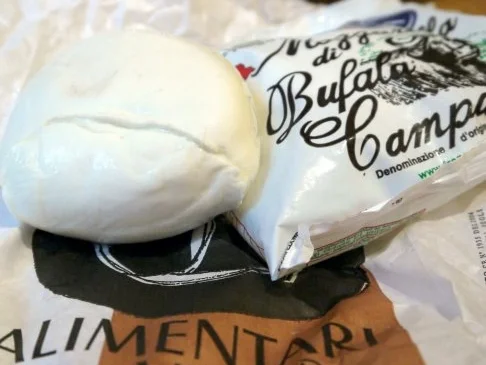 Büffelmozzarella mit Zitrone und gebratenem Basilikum - Rezept - Bild Nr. 6