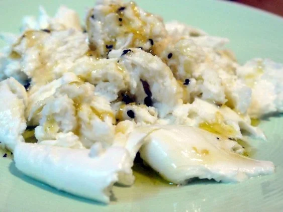 Büffelmozzarella mit Zitrone und gebratenem Basilikum - Rezept - Bild Nr. 8