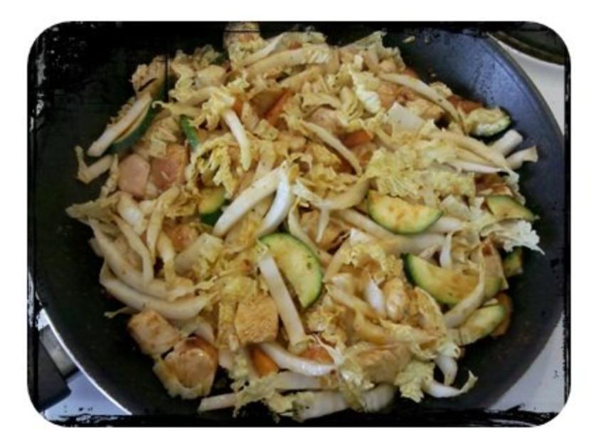 Geflügel: Thailändische Hähnchenpfanne mit Gemüse - Rezept - kochbar.de