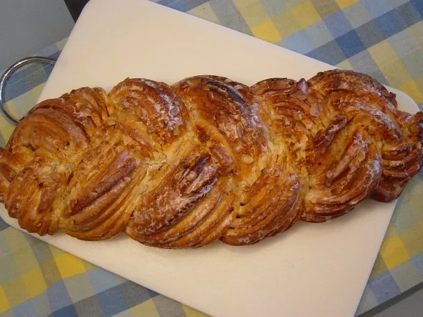 Rezept: Schwedischer Kardamom-Hefezopf Schwedischer Kardamom-Hefezopf - Rezept