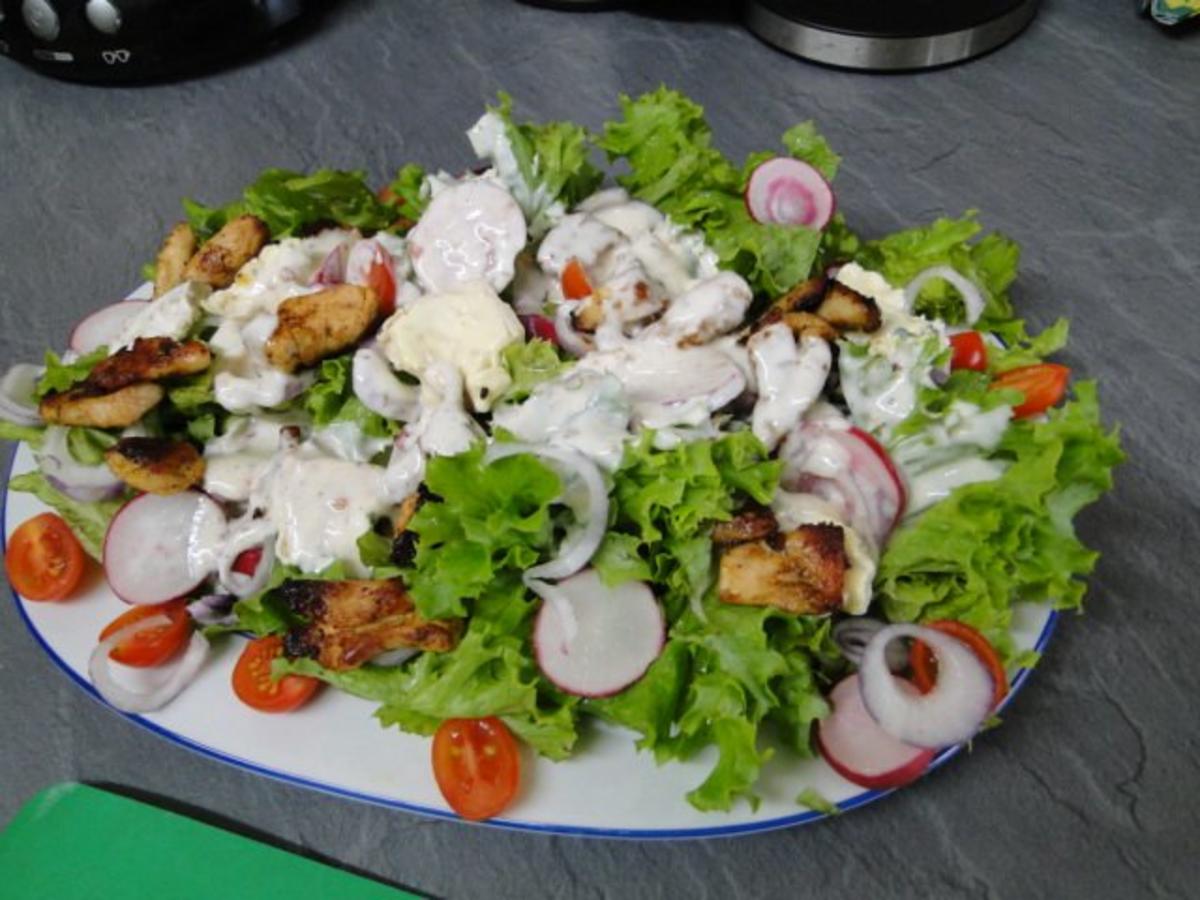 Bilder für Gemischter Salat mit Bavaria blue und Putenfiletstreifen - Rezept