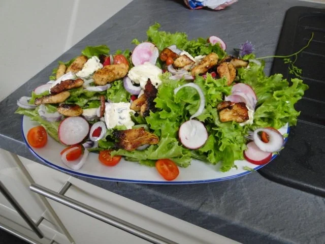 Gemischter Salat mit Bavaria blue und Putenfiletstreifen - Rezept - Bild Nr. 3