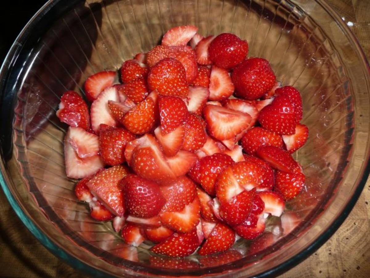 Erdbeere-Marmelade gibt 3 Gläser - Rezept