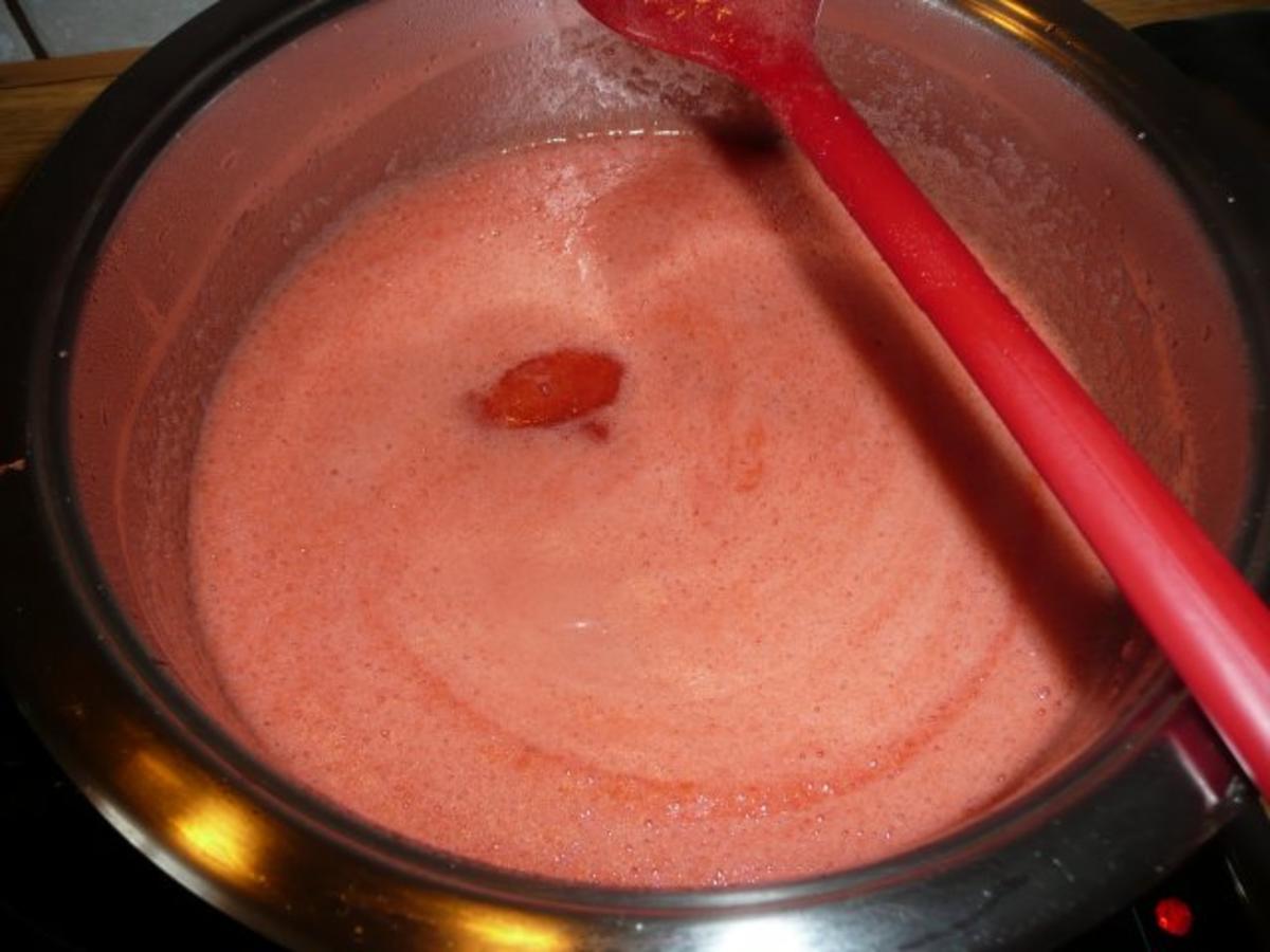 Erdbeere-Marmelade gibt 3 Gläser - Rezept - Bild Nr. 2