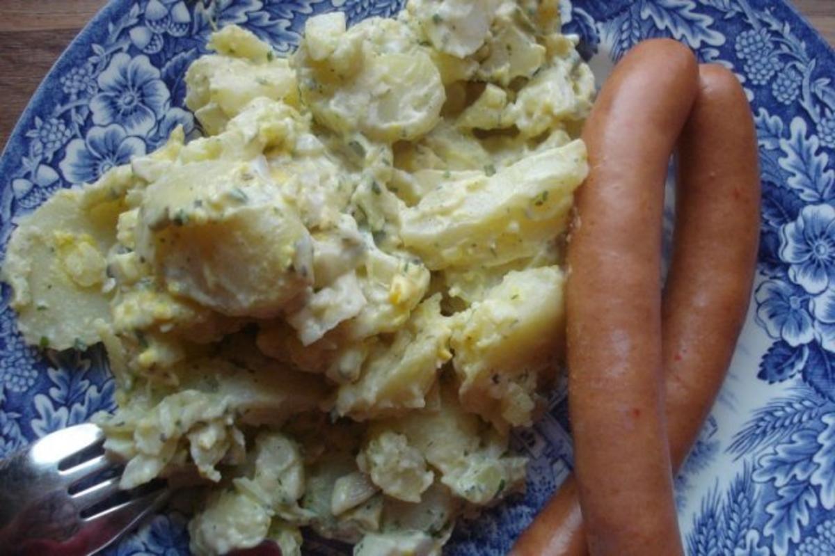 einfacher Kartoffelsalat mit Zwiebeln und Eiern - Rezept