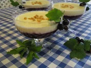 Johannisbeergrütze mit Vanillesoße und Krokant - Rezept