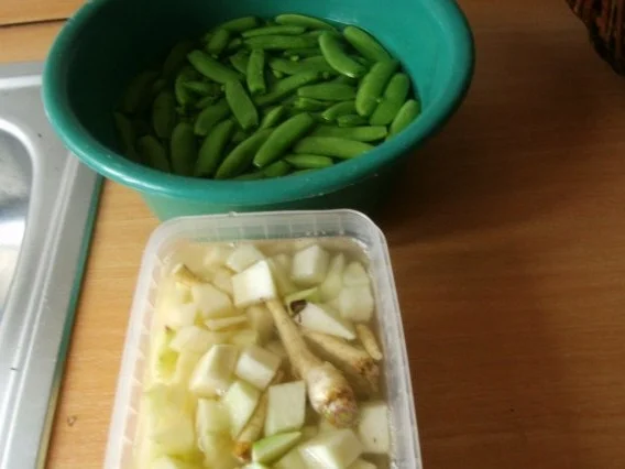 Rezept: Frisches Gartengemüse in Schmelzkäsesosse Bild Nr. 4 Frisches Gartengemüse in Schmelzkäsesosse - Rezept - Bild Nr. 4