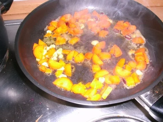 Rezept: Frisches Gartengemüse in Schmelzkäsesosse Bild Nr. 6 Frisches Gartengemüse in Schmelzkäsesosse - Rezept - Bild Nr. 6