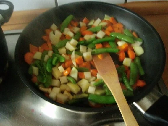 Rezept: Frisches Gartengemüse in Schmelzkäsesosse Bild Nr. 7 Frisches Gartengemüse in Schmelzkäsesosse - Rezept - Bild Nr. 7