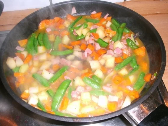 Rezept: Frisches Gartengemüse in Schmelzkäsesosse Bild Nr. 9 Frisches Gartengemüse in Schmelzkäsesosse - Rezept - Bild Nr. 9