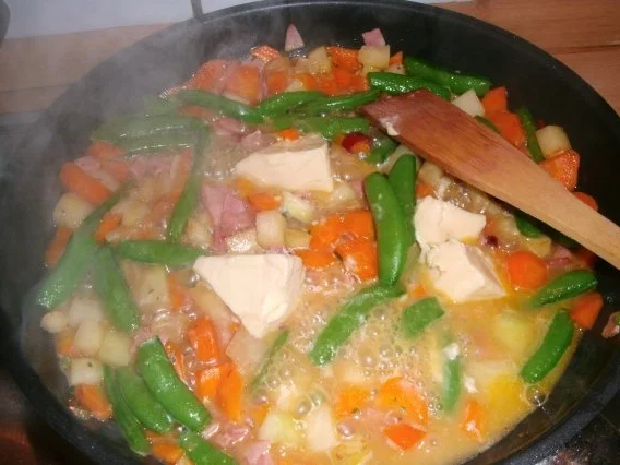 Rezept: Frisches Gartengemüse in Schmelzkäsesosse Bild Nr. 11 Frisches Gartengemüse in Schmelzkäsesosse - Rezept - Bild Nr. 11