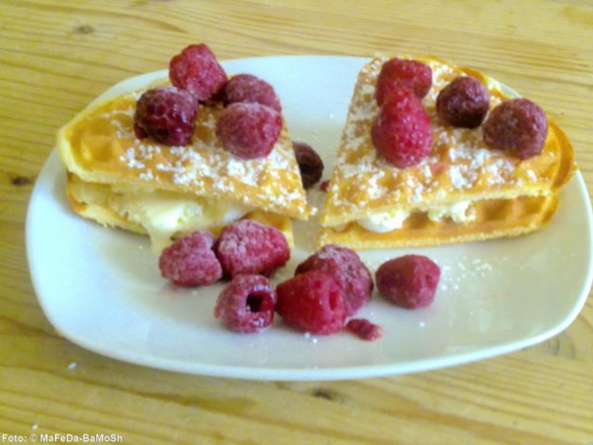 Waffeln mit Vanilleeis - Rezept