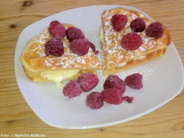 Waffeln mit Vanilleeis - Rezept - Bild Nr. 2