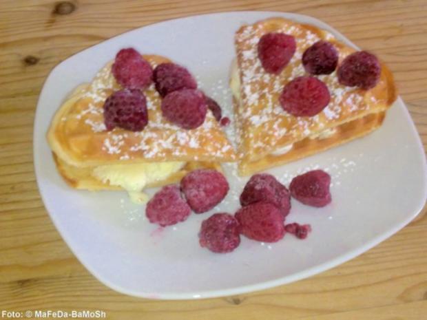 Waffeln mit Vanilleeis - Rezept mit Bild - kochbar.de