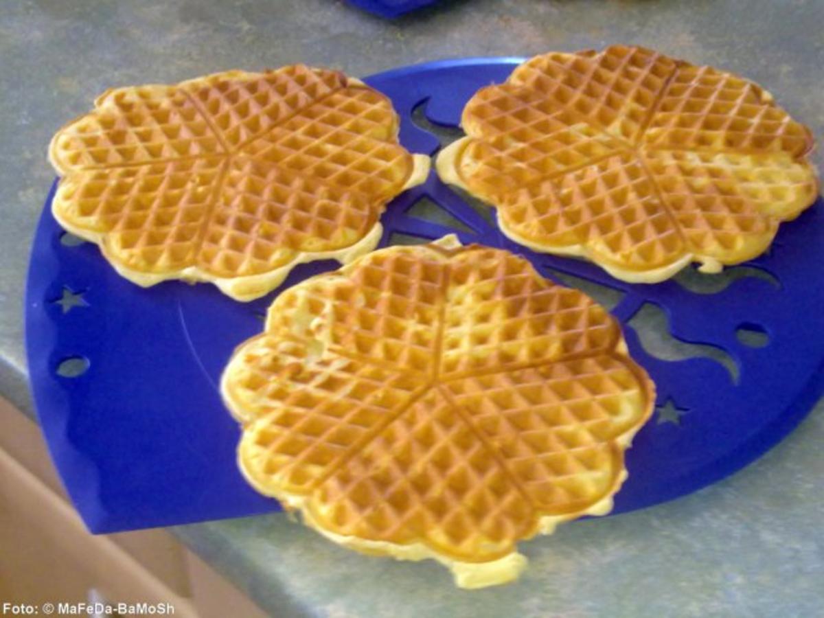 Waffeln mit Vanilleeis - Rezept mit Bild - kochbar.de