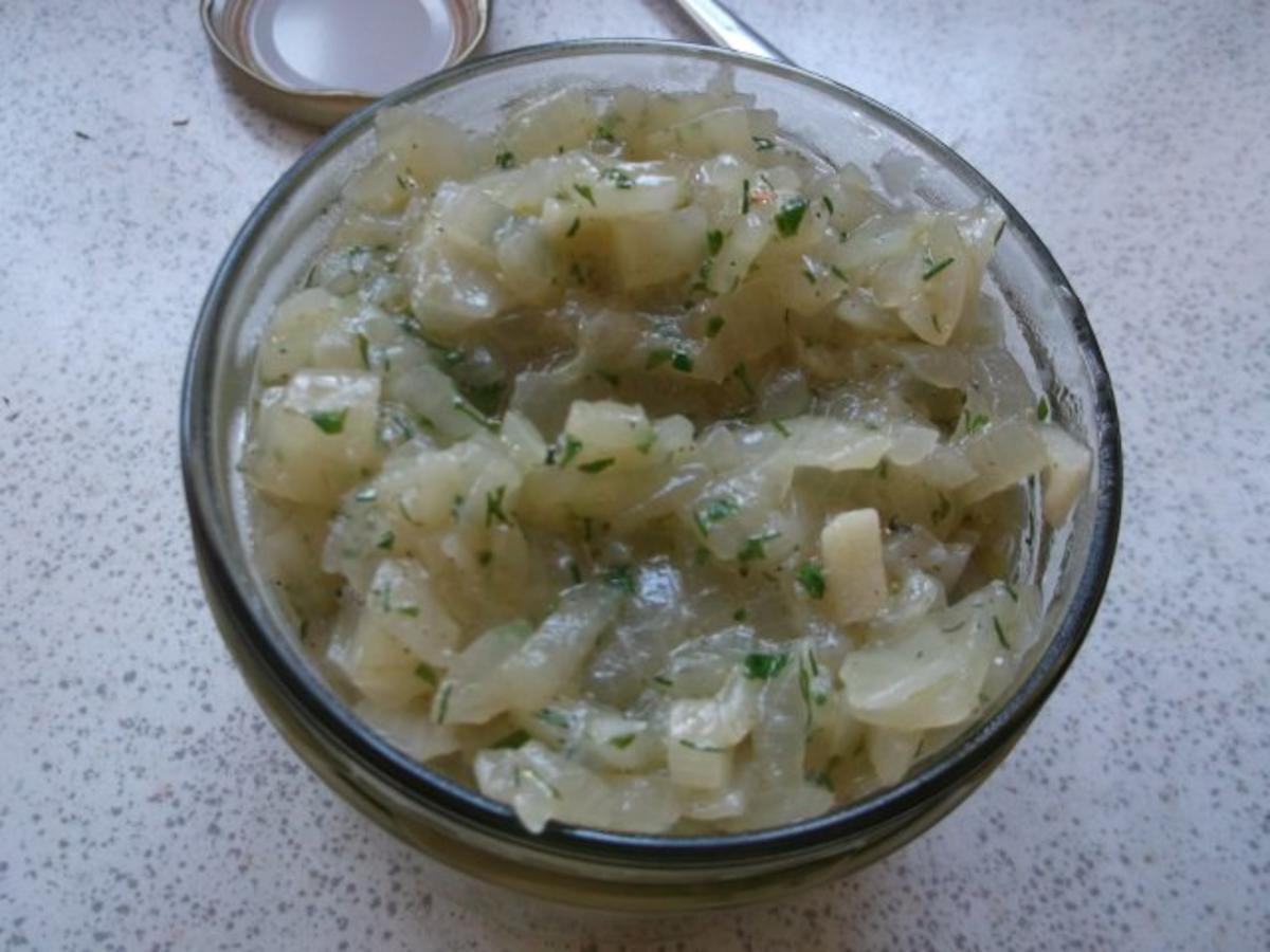 Zwiebelmus mit Knoblauch und Kräutern - Rezept - kochbar.de