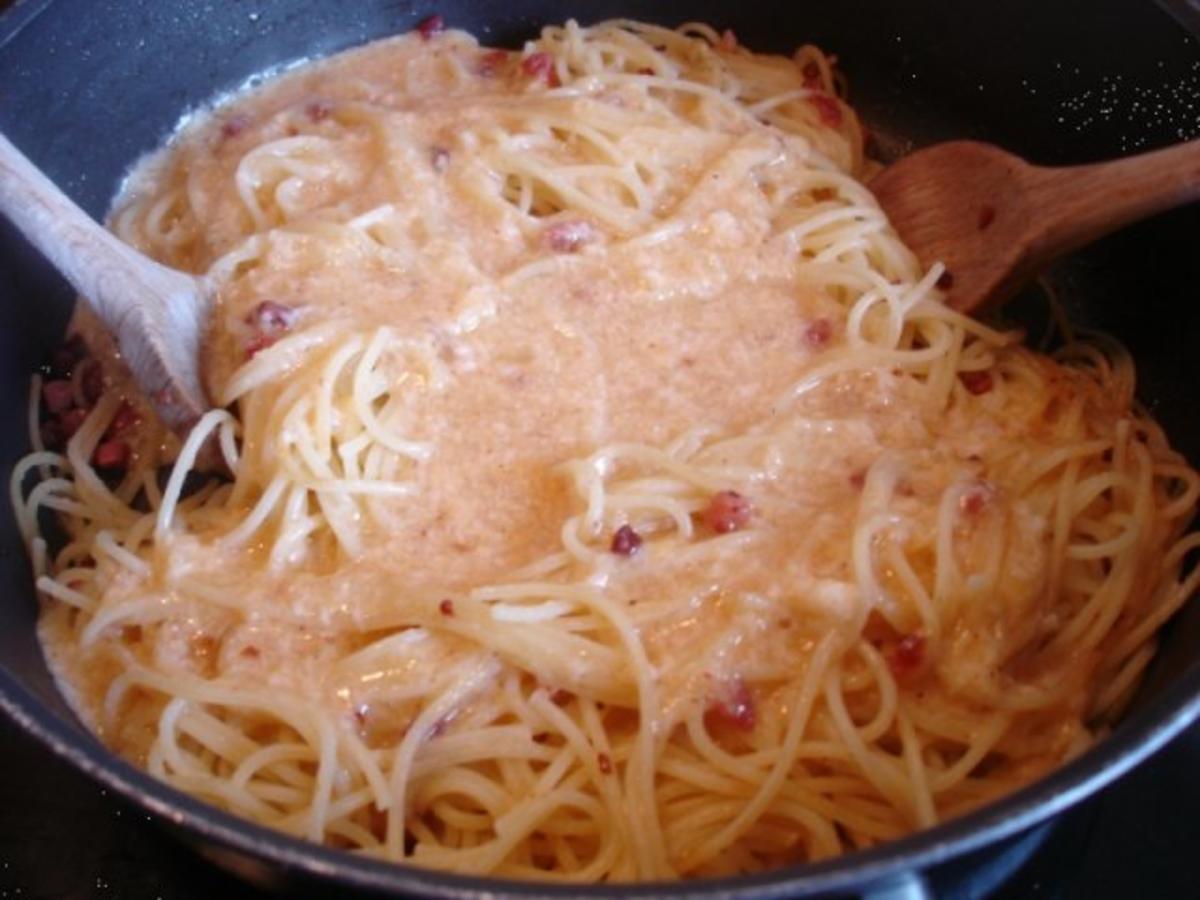 Spaghettini Carbonara mit Friseesalat - Rezept - Bild Nr. 11