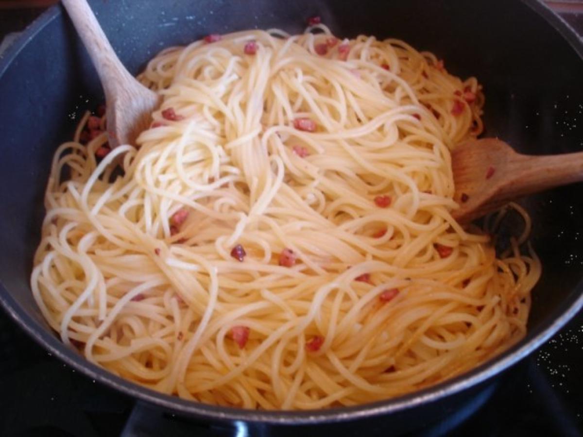 Spaghettini Carbonara mit Friseesalat - Rezept - Bild Nr. 10