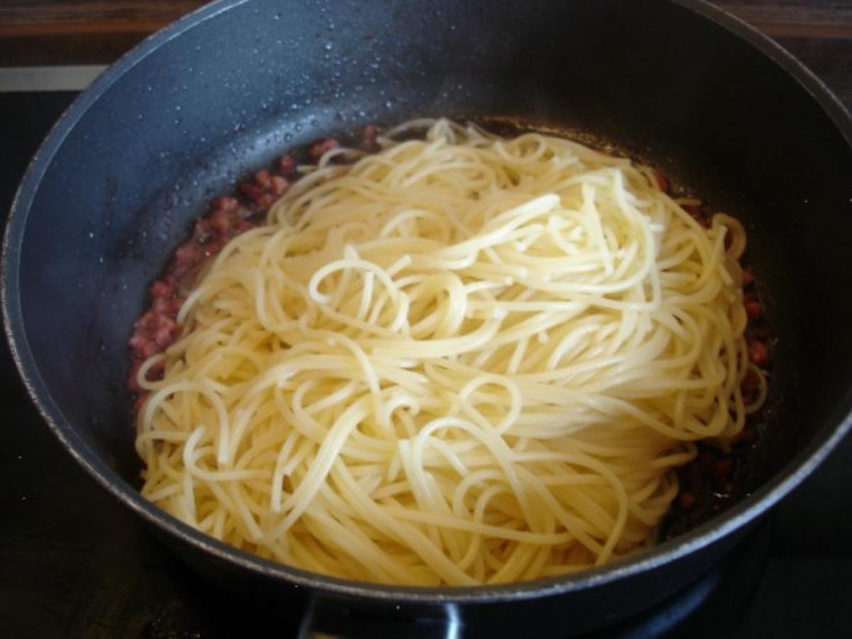 Spaghettini Carbonara mit Friseesalat - Rezept - Bild Nr. 9