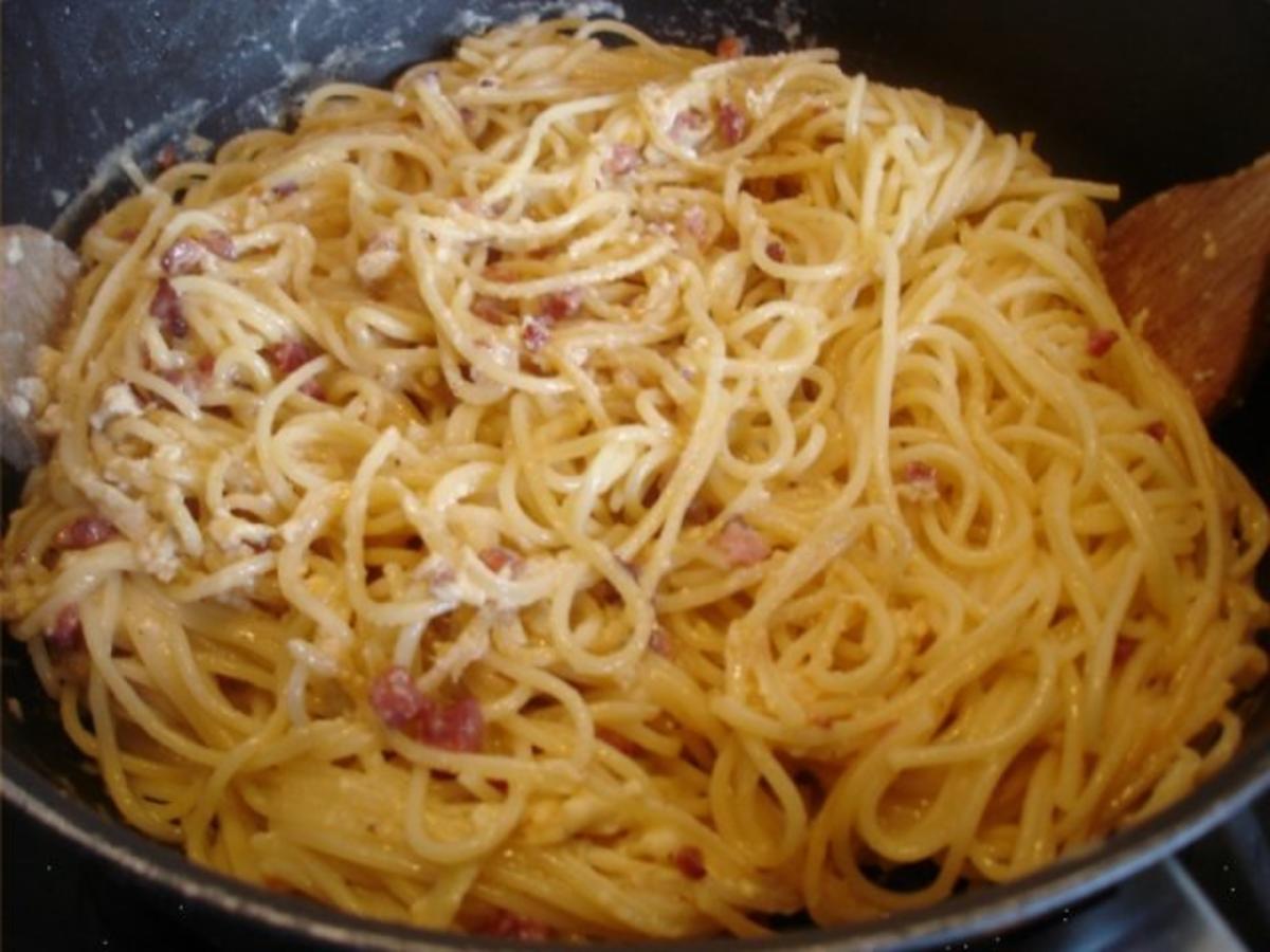 Spaghettini Carbonara mit Friseesalat - Rezept - Bild Nr. 12