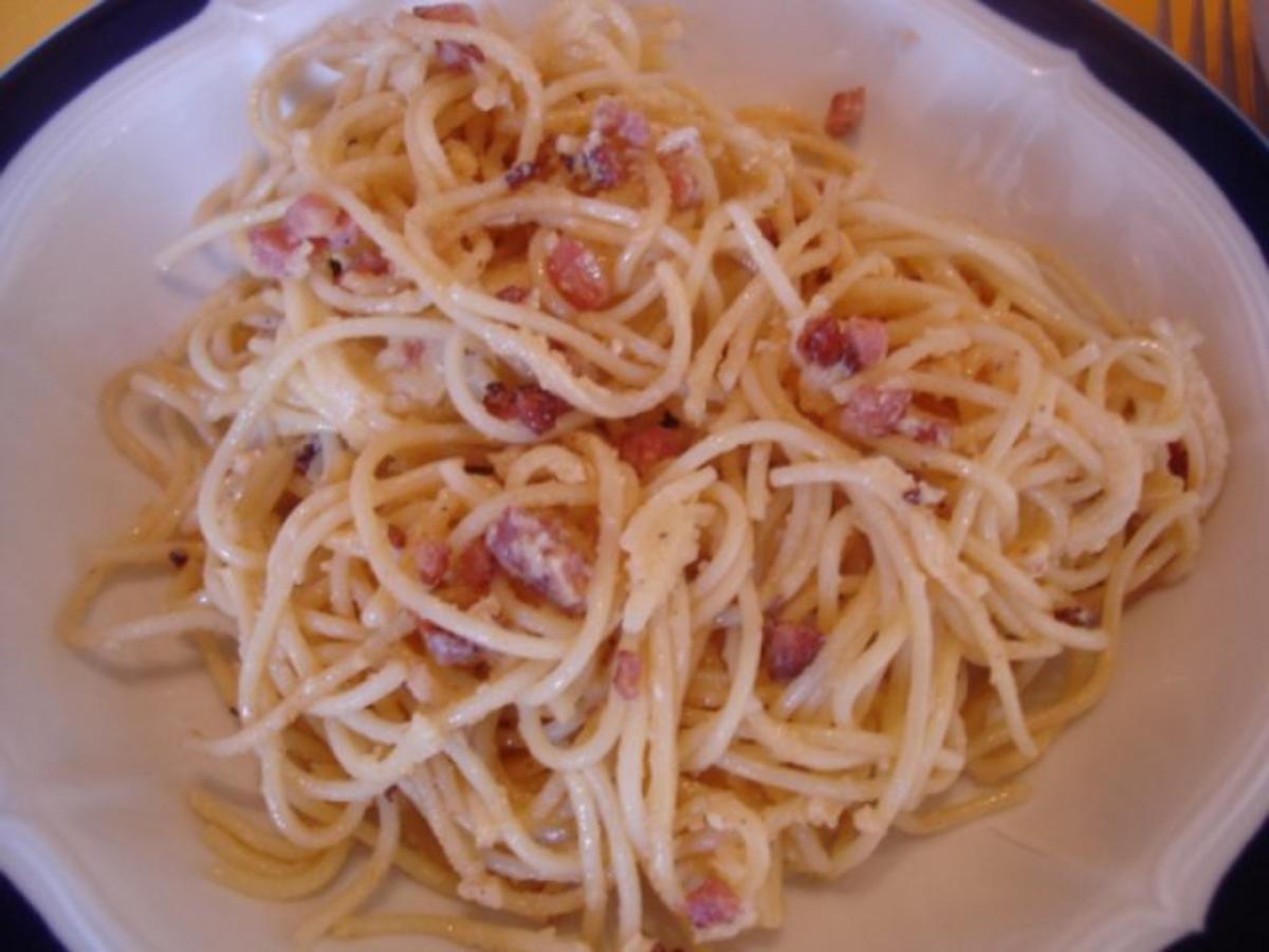Spaghettini Carbonara mit Friseesalat - Rezept - Bild Nr. 15