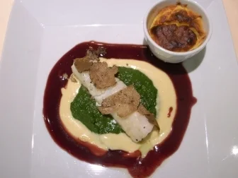 Kabeljau an Rotweinbutter mit Cremespinat, Trüffel, Kartoffelsoufflee - Rezept