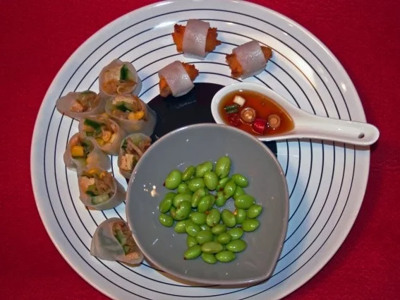 Rezept: Vietnamesische Frühlingsrolle, chinesische Ho-Fun und japanische Edamame Vietnamesische Frühlingsrolle, chinesische Ho-Fun und japanische Edamame - Rezept