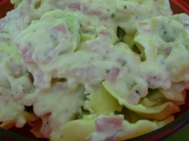 Tortelloni mit Käse-Schinken-Soße - Rezept