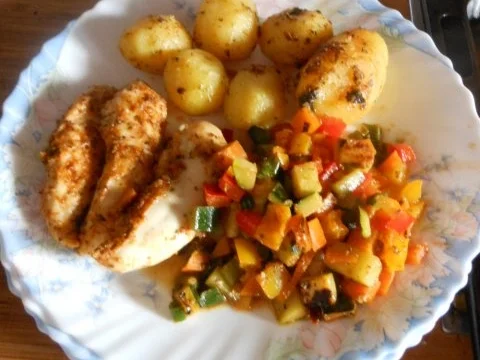 Rezept: Hähnchenbrust auf Gemüsebett mit Kartoffelecken Bild Nr. 6 Hähnchenbrust auf Gemüsebett mit Kartoffelecken - Rezept - Bild Nr. 6