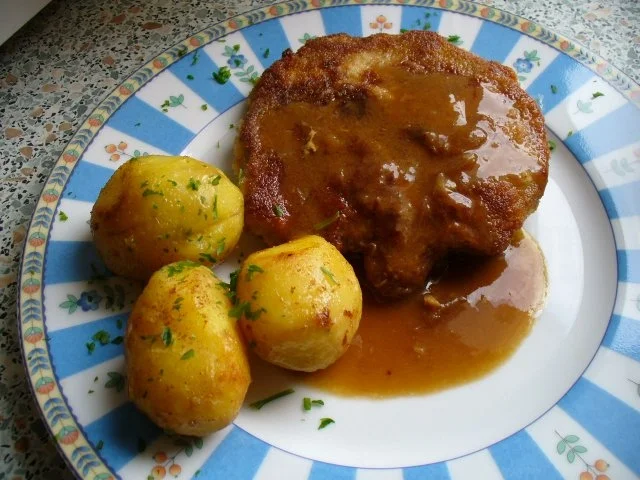 Schnitzel vom Schweinekamm mit Schwenkkartoffeln - Rezept - Bild Nr. 8
