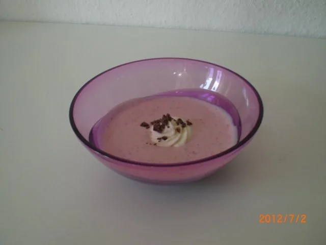 Rezept: Erdbeercreme mit Schokoladenraspeln Erdbeercreme mit Schokoladenraspeln - Rezept