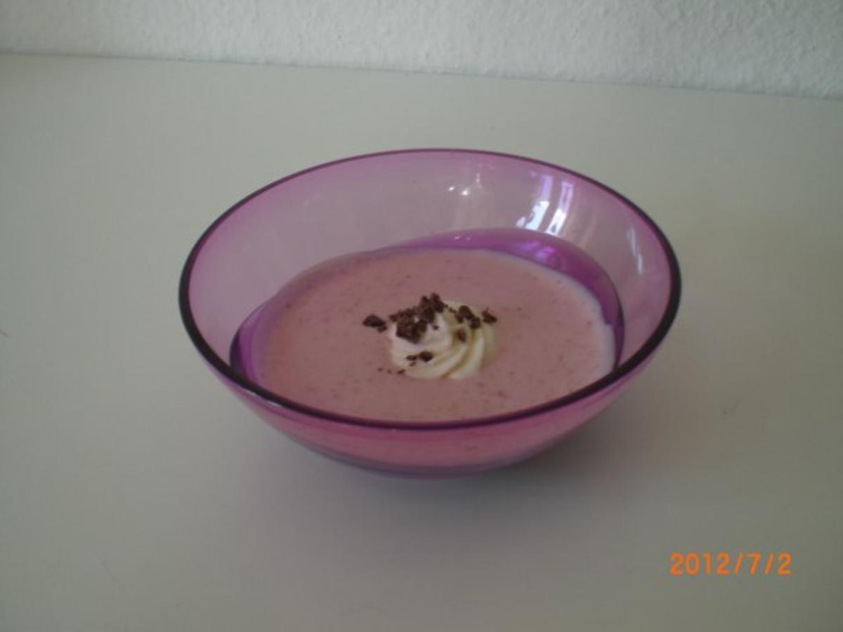 Erdbeercreme mit Schokoladenraspeln - Rezept - kochbar.de